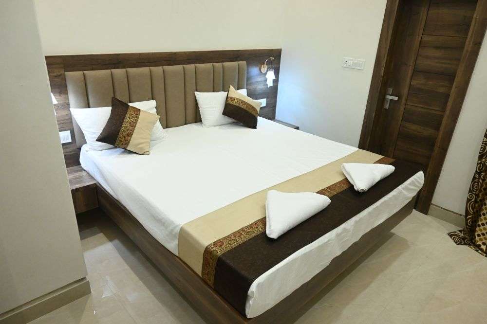 Manan  AC 102 || Manan Homestay