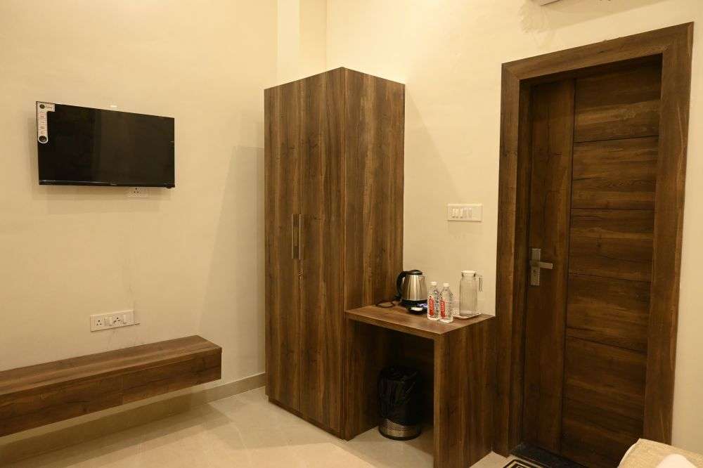 Manan AC 104 || Manan Homestay